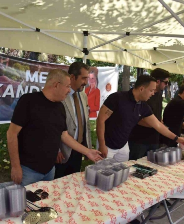 Bilecik’te mevlid kandili dolayısıyla helva dağıtıldı