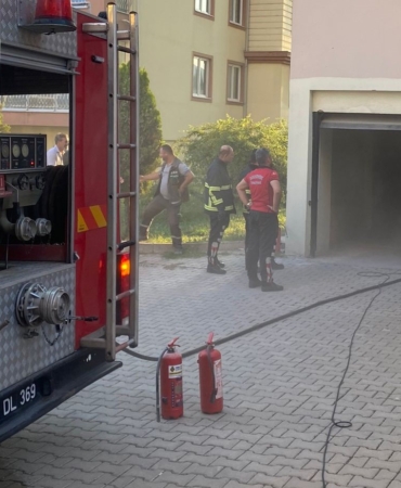 Bozüyük’te market deposunda çıkan  yangın korkuttu