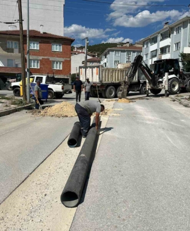 Bozüyük’te Meslek Lisesi Caddesi’nde yeni hat çalışması