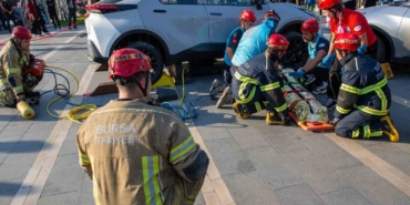 Bursa Büyükşehir İtfaiyesi’nden gerçeği aratmayan tatbikat