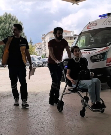 Bursa’da 2 otomobil kafa kafaya çarpıştı: 8 yaralı