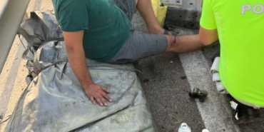 Bursa’da bir tır, tomruk yüklü tıra çarptı: Ortalık savaş alanına döndü