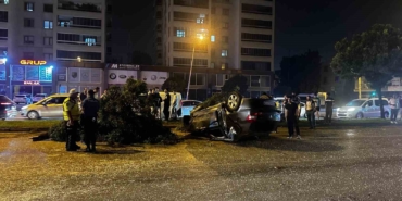 Bursa’da feci kaza: Önce ağaçları yıktı, sonra takla atarak karşı seride uçtu