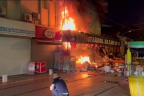 Bursa’da hediyelik eşya mağazası alev alev yandı: Havai fişekler pe peşe böyle patladı