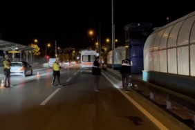 Bursa’da kontrolden çıkan motokurye bariyerlere girdi: 1 ölü