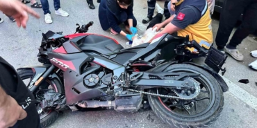 Bursa’da motosikletin çarptığı yaya metrelerce savruldu
