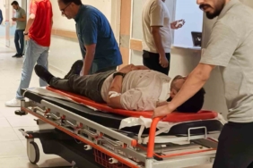 Bursa’da otomobil kamyona çarptı: 1’i ağır 2 yaralı