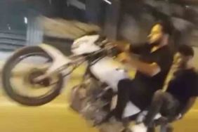 Bursa’da tek teker üzerinde ilerleyen gençlerin tehlikeli yolcuğu kamerada