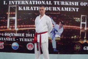 Bursalı gazeteci Enver Akasoy, Türkiye Karate Federasyonu yönetiminden istifa etti