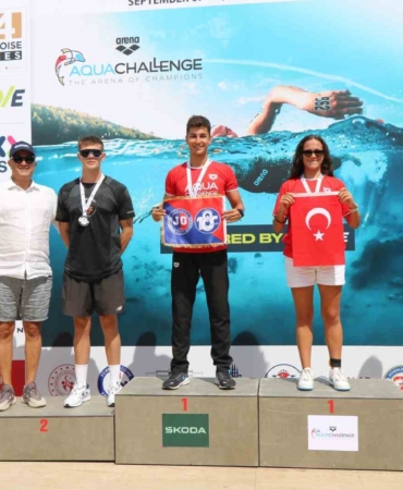 Bursalı komutan madalyaları topladı