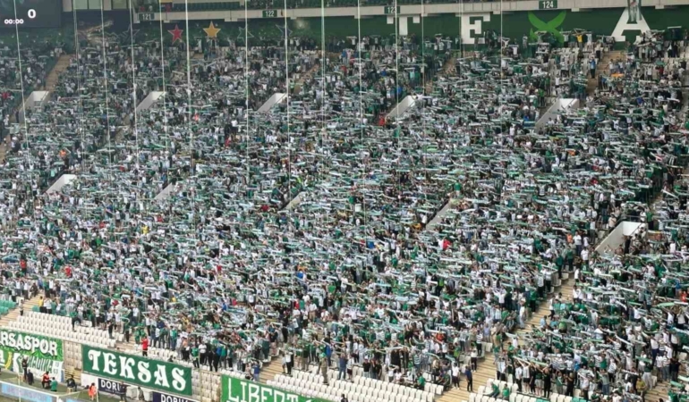 Bursaspor 43 bin 160 taraftarla yeni rekora ulaştı