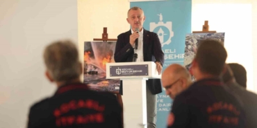 Büyükakın: "Kahraman itfaiyecilerimizin alınlarından öpüyorum"