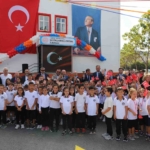 Büyükçekmece Belediye Başkanı ilk zili öğrencilerle birlikte çaldı