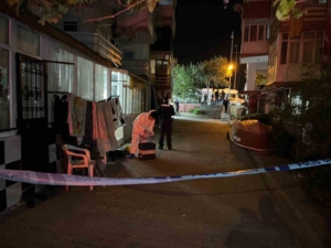 Büyükçekmece’de operasyonda yakalanacağını anlayan şüpheli kendisine ateş ederek yaşamına son verdi
