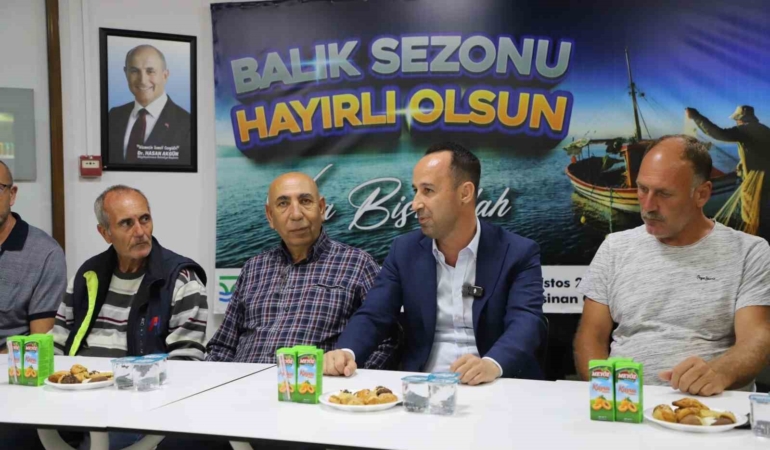 Büyükçekmeceli balıkçılar yeni av sezonu için denize açıldı