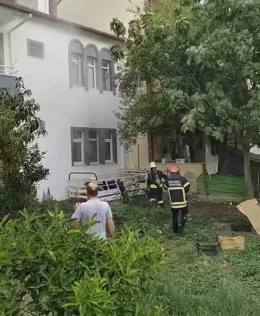 Çakmakla oynayan çocuk evi yaktı