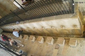 Camide abdest aldıktan sonra para dolu ceketini unuttu, hırsızlar çaldı