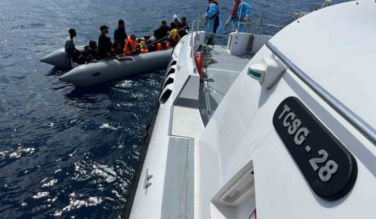 Çanakkale’de 24 kaçak göçmen kurtarıldı