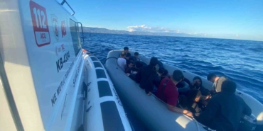 Çanakkale’de mobil radarın tespit ettiği 17 kaçak göçmen yakalandı