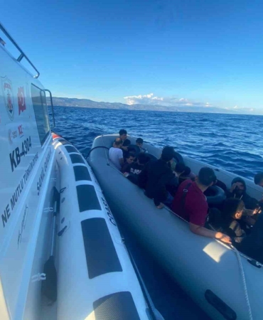 Çanakkale’de mobil radarın tespit ettiği 17 kaçak göçmen yakalandı