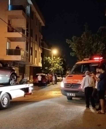 Çekmeköy’de çarpışan iki araçtan birisi yandı