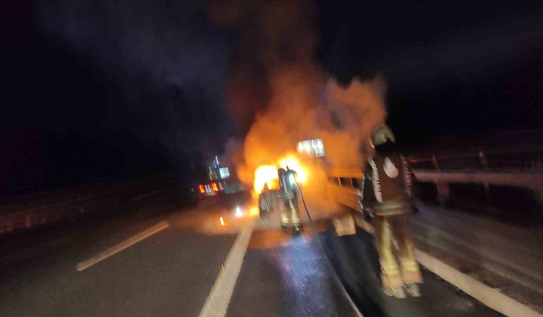 Çekmeköy’de seyir halindeki otomobil küle döndü