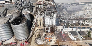 Cephanelik gibi patlayan fabrikada soğutma çalışmaları devam ediyor