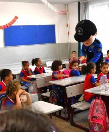Cesur’dan minik öğrencilere sürpriz