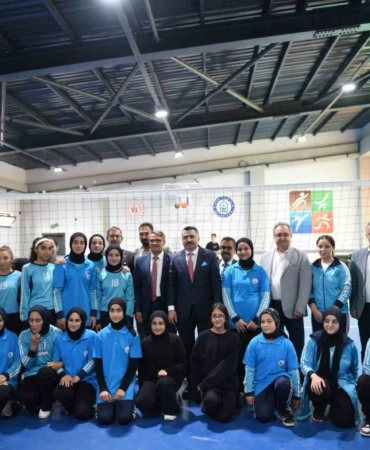 Çınarönü Kapalı Spor Salonu hizmete girdi