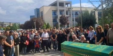 Çocuk doktoru kansere yenik düştü