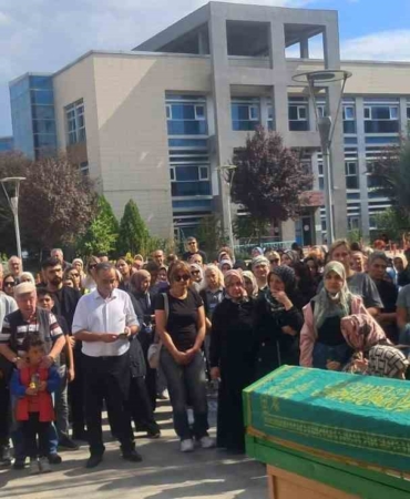Çocuk doktoru kansere yenik düştü