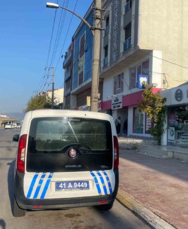 Çocuklarını okula götürmek için evden çıkmıştı, eski eşi tarafından bıçaklandı
