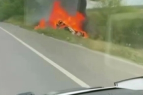 D-100’de takla atan otomobil alev topuna döndü: 1 yaralı