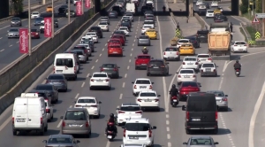 D100 kara yolunda durma noktasına gelen trafik havadan görüntülendi