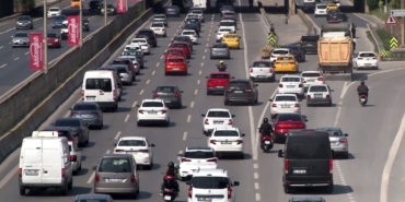 D100 kara yolunda durma noktasına gelen trafik havadan görüntülendi