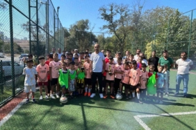 Deliklikaya Mahallesi muhtarı Mustafa Borçlanmış, çocukları spora teşvik ediyor