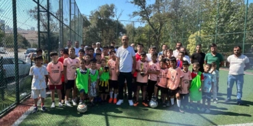 Deliklikaya Mahallesi muhtarı Mustafa Borçlanmış, çocukları spora teşvik ediyor