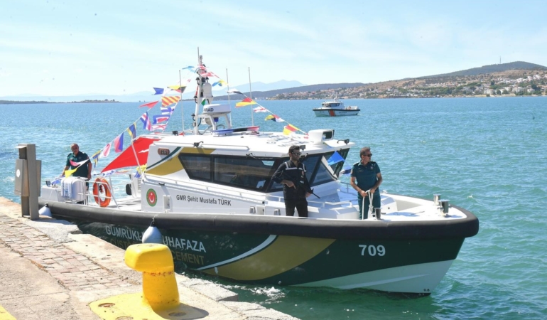 Deniz devriye botu törenle suya indirildi