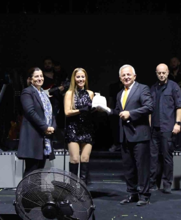 Derya Uluğ’a kilosu kadar "beyaz altın" verileceğini duyunca şaştı kaldı