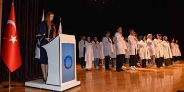 Diş hekimi adayları önlüklerini giydi