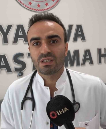 Dr. Ünğan’dan kalp damar hastalıklarına karşı öneri: “Sigara içmeyin, az yiyin, bol yürüyün”