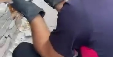 Duvar içine sıkışan yavru kedi itfaiyenin titiz çalışmasıyla kurtarıldı