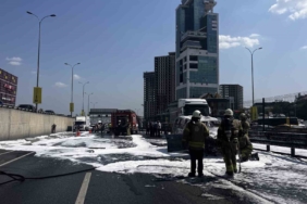 E-5 karayolu seyir halindeki araç alev alev yandı