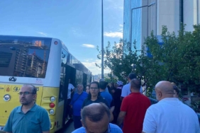 E-5 Karayolunda 2 İETT otobüsü çarpıştı