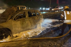 E5 karayolunda seyir halindeki araç alev alev yandı, o anlar kamerada