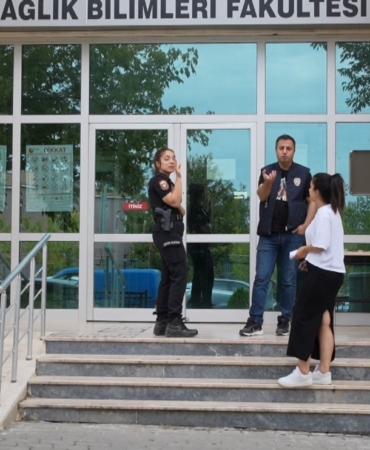 Edirne’de KPSS’ye geç kalan adaylar içeri alınmadı