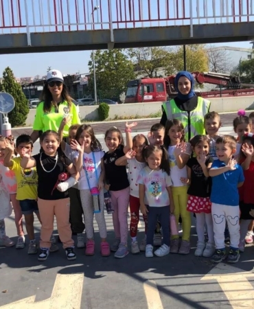 Edirne’de miniklere oyunlarla trafik eğitimi verildi