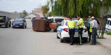 Edirne’de otomobil ie çarpışan traktör yan yattı