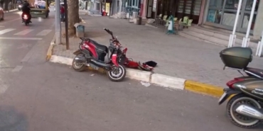 Edirne’de otomobil ile elektrikli motosiklet çarpıştı: 2 yaralı