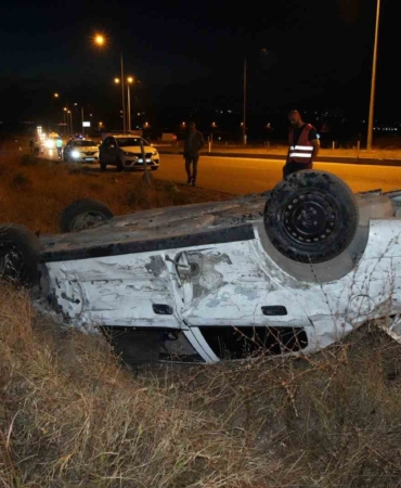 Edirne’de takla atan otomobilin sürücüsü yaralandı